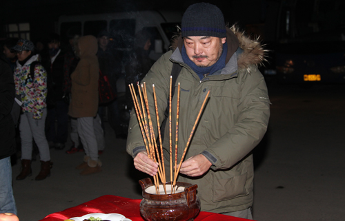 天上掉馅饼，砸中“爱国诗人”孔二狗