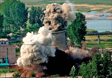 DPRK demolishes nuclear cooling tower