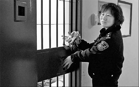 Caring jail guard earns her stripes in inmates' eyes