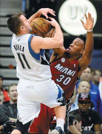 Wade, James lead Heat to record win