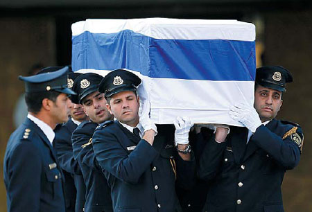 Sharon funeral reflects conflicting views