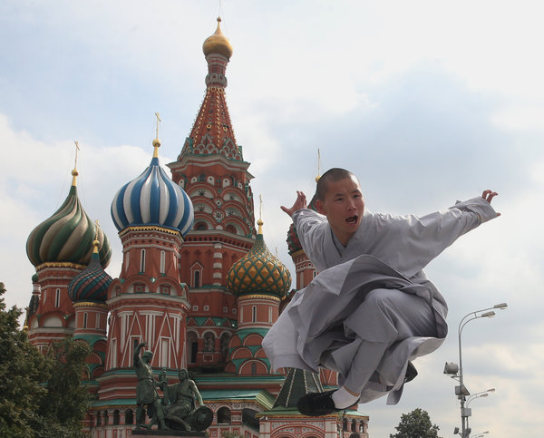 Shaolin kung fu performance hits Red Square