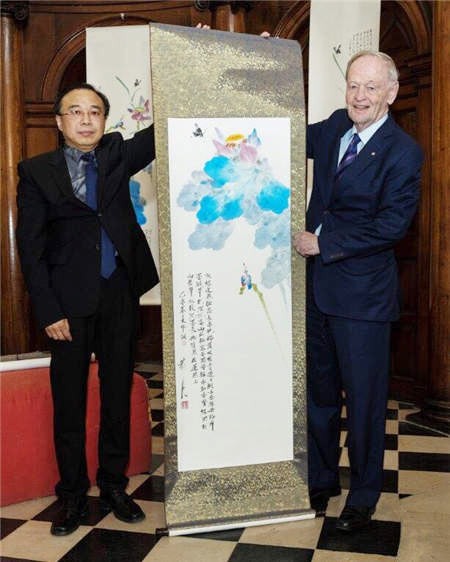 Chinese artist showcases paintings in Ireland