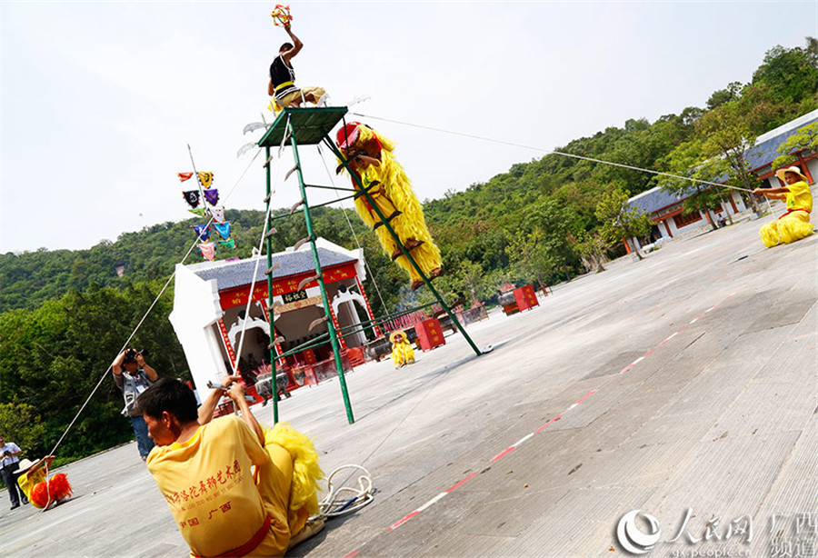 Lion dance on knifepoint in Guangxi