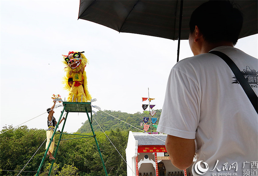 Lion dance on knifepoint in Guangxi