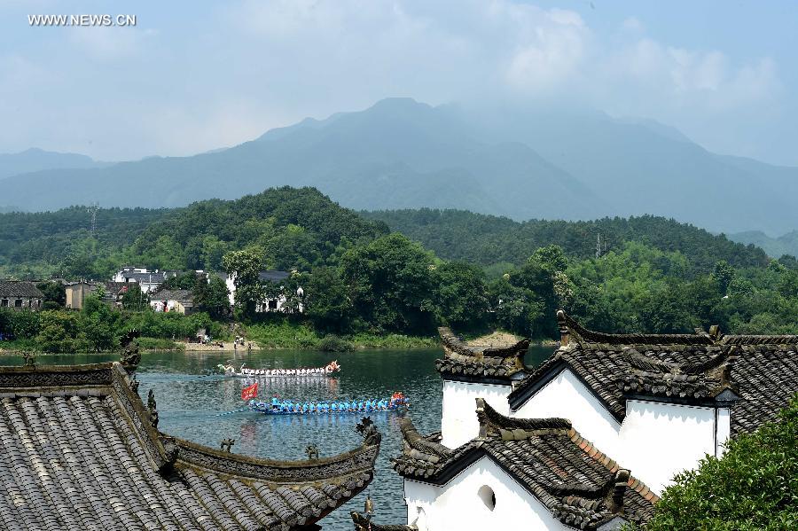 Dragon boat competition held in east China's county