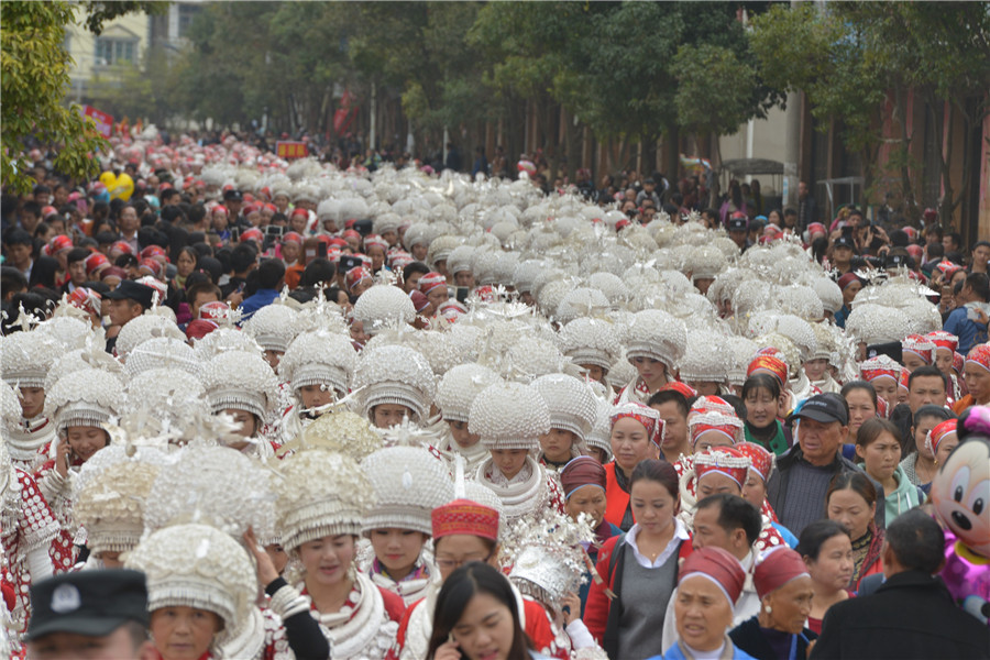 Dance and ethnic dresses mark Lusheng festival in SW China