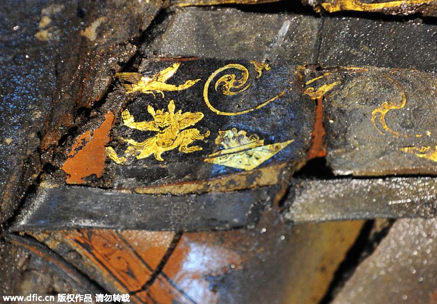 External coffin lid of 2,000-year-old Chinese tomb opened