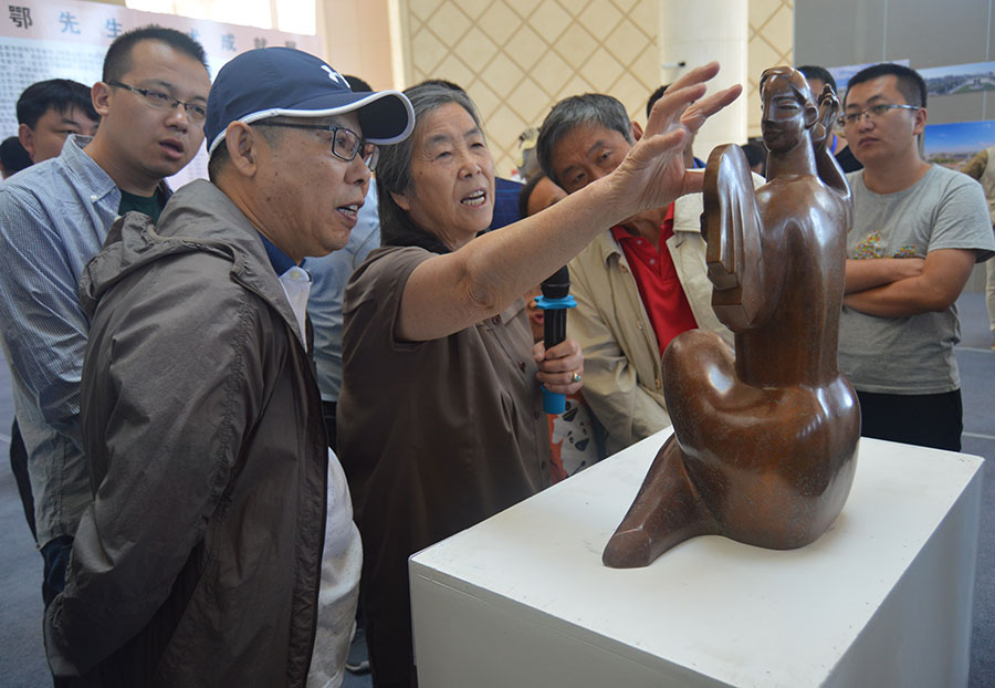 Sculptor He E's artworks highlight cultural expo in Ordos