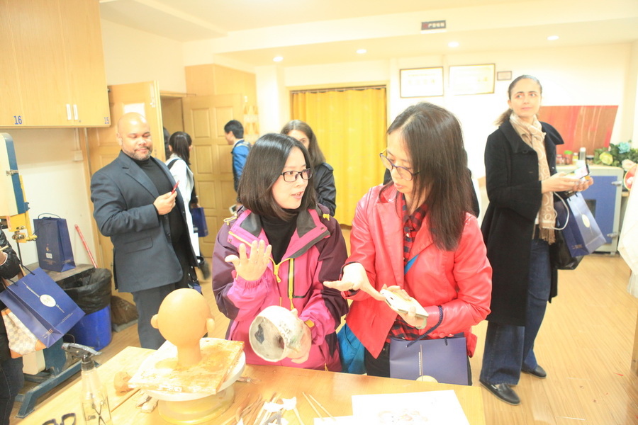 Diplomats explore ancient Hunan province