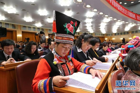 图：中国共产党第十八次全国代表大会 代表听取报告