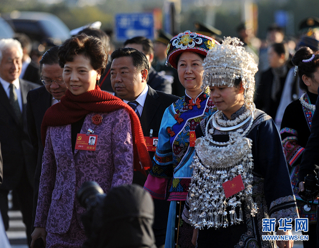 十八大闭幕会：代表们走向人民大会堂(图)