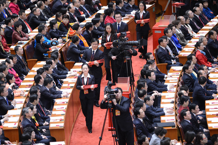 图：中国共产党第十八次全国代表大会闭幕会在北京人民大会堂举行