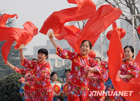 全国各地闹新春 迎元宵