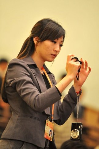 2010两会：女记者身影