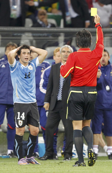 法国队首战0:0闷平10人乌拉圭队