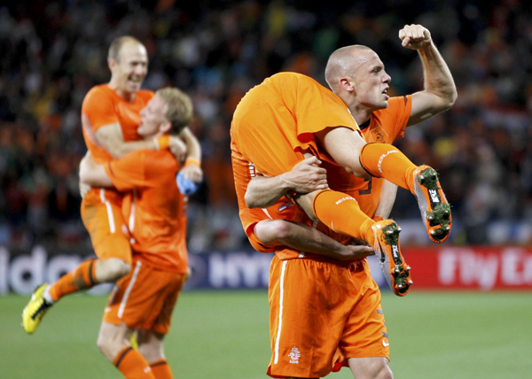 荷兰3:2淘汰乌拉圭 32年后再进决赛