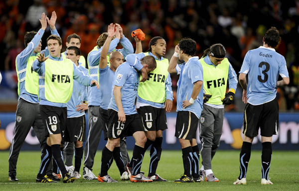 荷兰3:2淘汰乌拉圭 32年后再进决赛