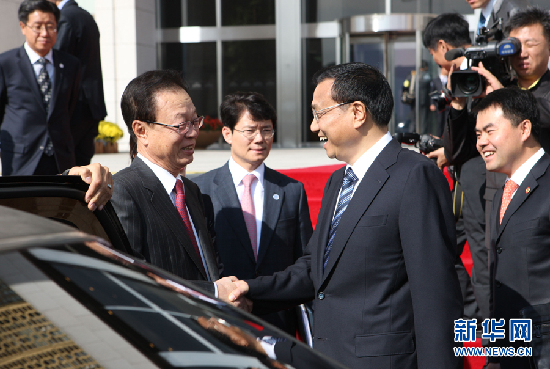 李克强会见韩国国会议长朴熺太