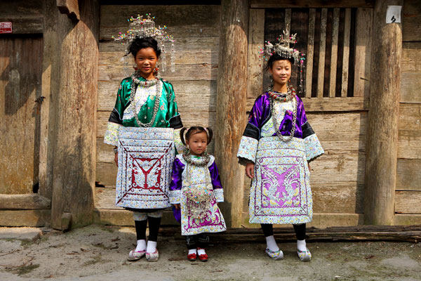 侗族少女着盛装——婉慧和她的姐妹们