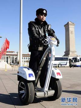 智能单警巡逻车服务两会