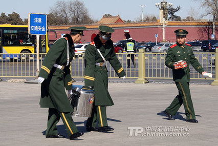 聚焦武警北京总队两会执勤哨兵