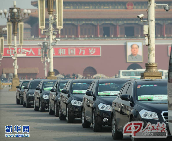 两会广角镜：广场上的捕捉镜头