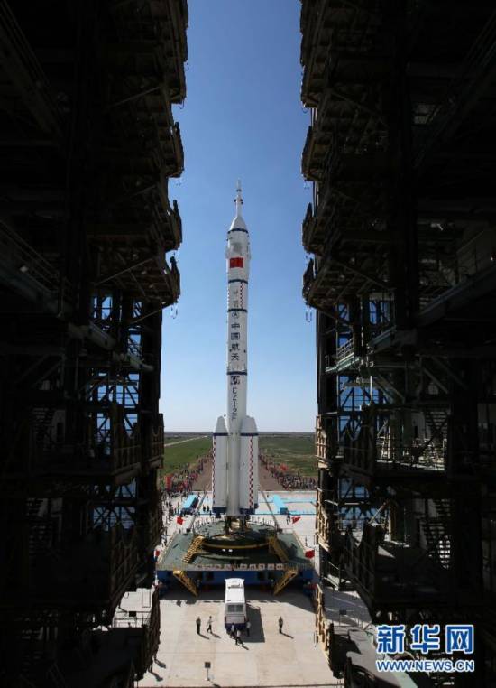 神九拟于6月中旬择机发射 女宇航员两人选出炉