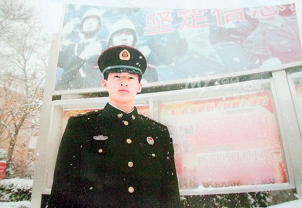 “最美警卫战士”高铁成进京治疗 英雄事迹广受赞誉