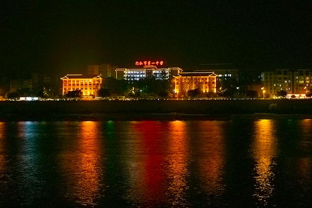 内江城市建设新景（沱江沿岸景观）