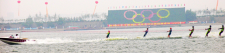 中国运动员试水沂河