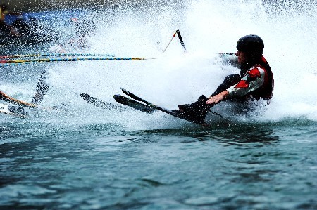 2012中美澳艺术滑水对抗赛彭水开战 中国队领跑首天比赛