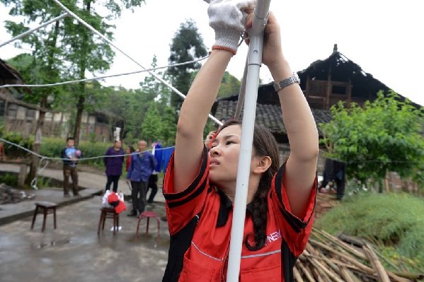 汶川地震断腿美女教师芦山救灾记