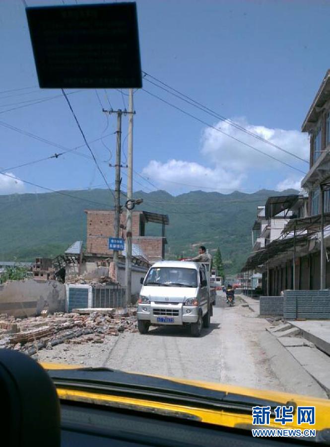 雅安地震已致56人死亡