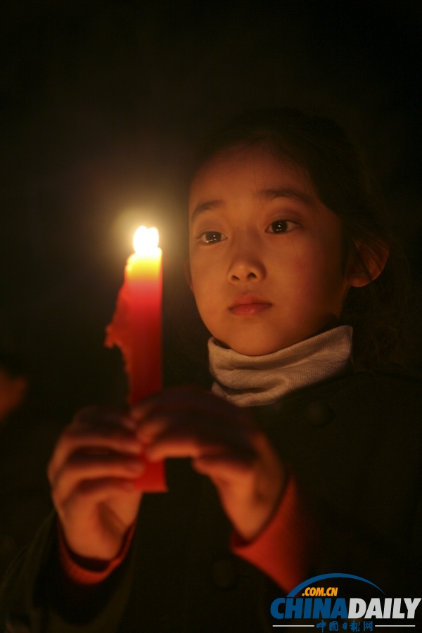 中国日报聚焦芦山地震之祈福篇