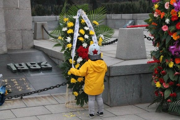 志愿军烈士后代集体祭奠先烈