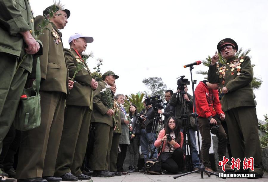 重庆抗美援朝老兵悼念为国捐躯战友