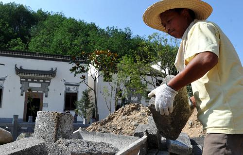 安徽黄山：“百村千幢”工程挽救徽派古民居