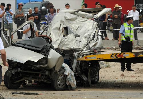 安徽长丰发生一起交通事故造成6死6伤