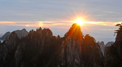 黄山:十一黄金周前夕 惊羡大美日出云海景观（组图）