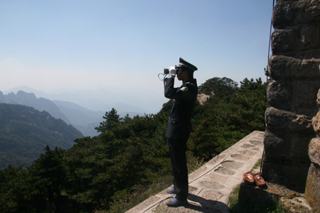 “黄山人的一天”系列报道 心系一把火 责任大于天