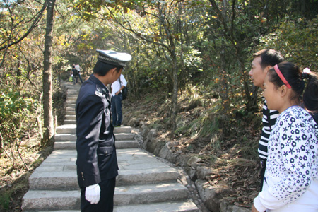 “黄山人的一天”系列报道 心系一把火 责任大于天