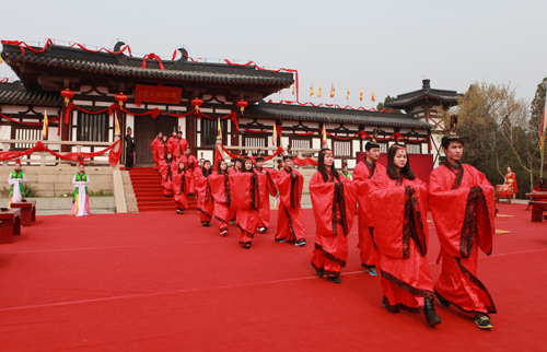 “最炫汉风”汉式婚礼表演惊艳淮南八公山