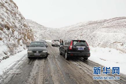 甘肃临夏四月出现降雪天气(图)