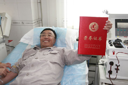 郭明义微博发献血倡议 全国网友纷纷“力挺”