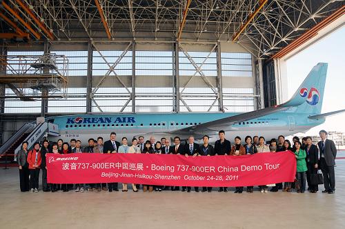 波音在京展示新型737-900ER客机