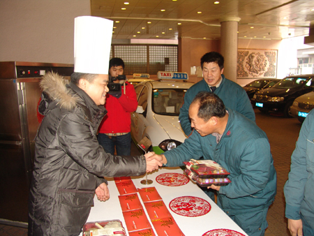 沈阳盛贸饭店：爱心午餐大派送