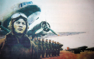 伍竹迪：新中国首批女飞行员(图)
