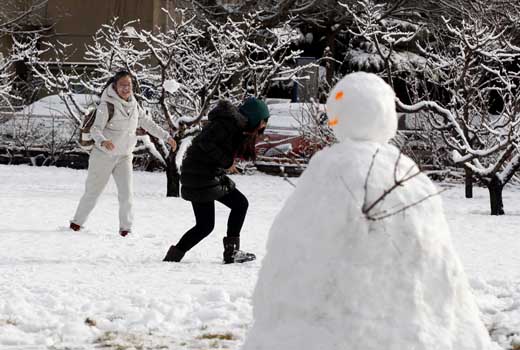 组图：三月降春雪 素裹银装扮靓京城