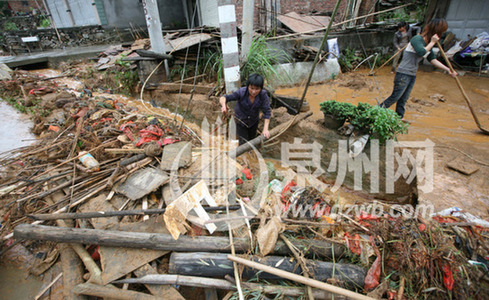 安溪南安遭遇百年不遇冰雹暴雨侵袭(图)